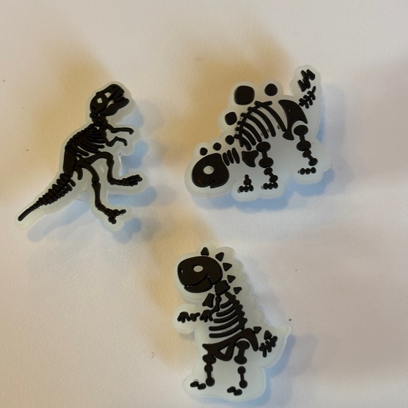 Glow in the dark crocs charms dinosaurs - Picture 3 of 4